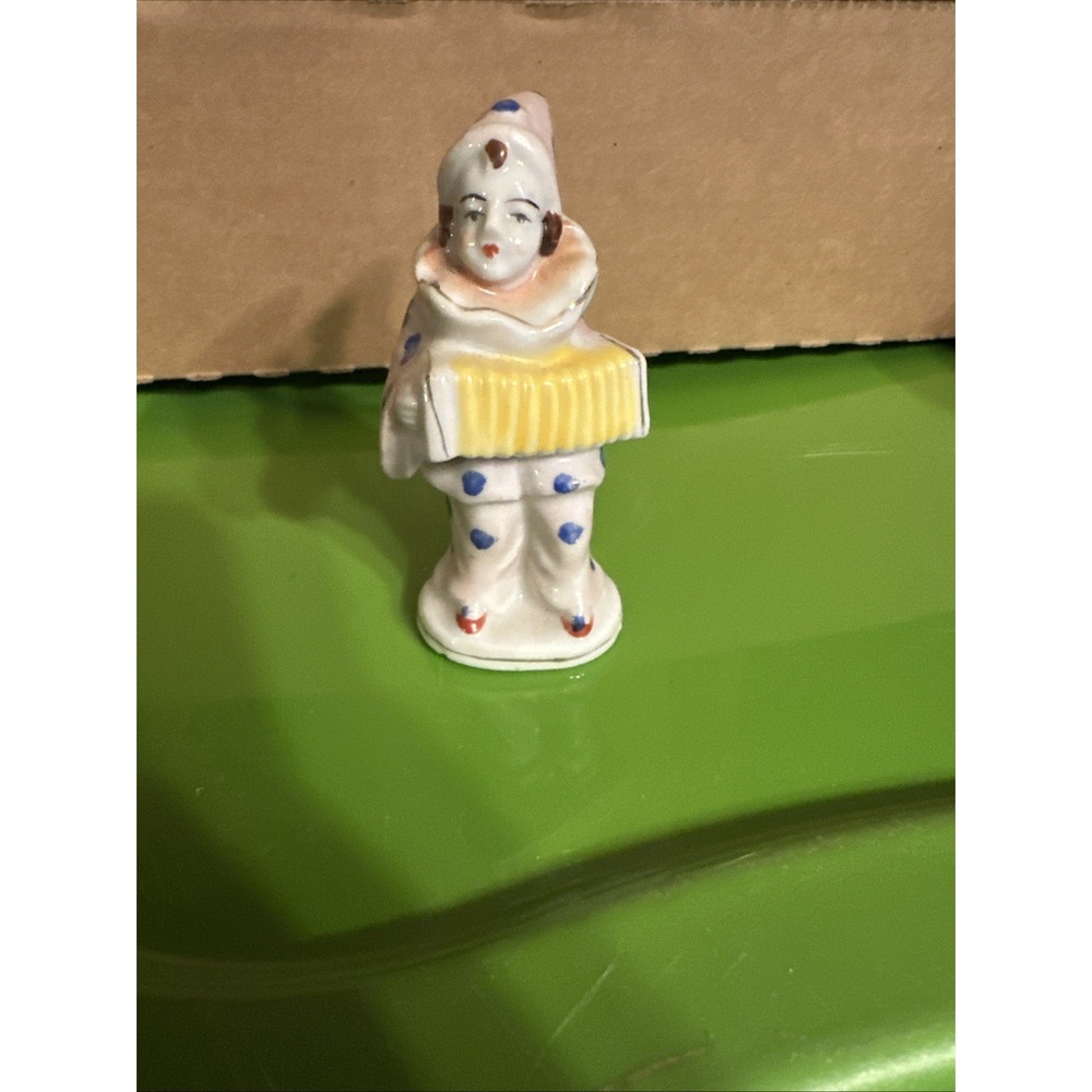 Vintage Porcelain Clown With Accordion‎ From Occupied Japan 4in Miniature